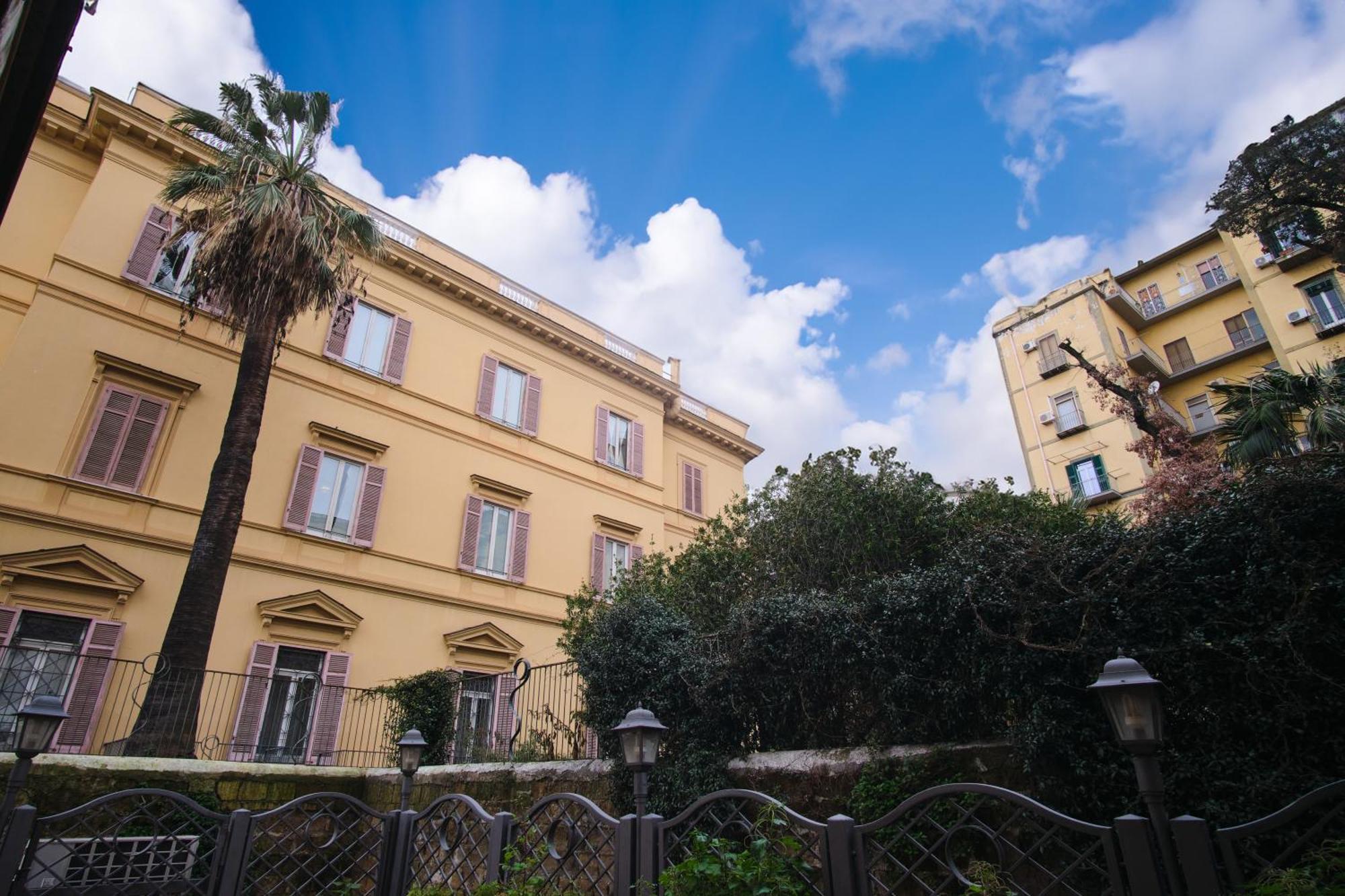 Pink Star Napoli Luxury Apartment Bagian luar foto