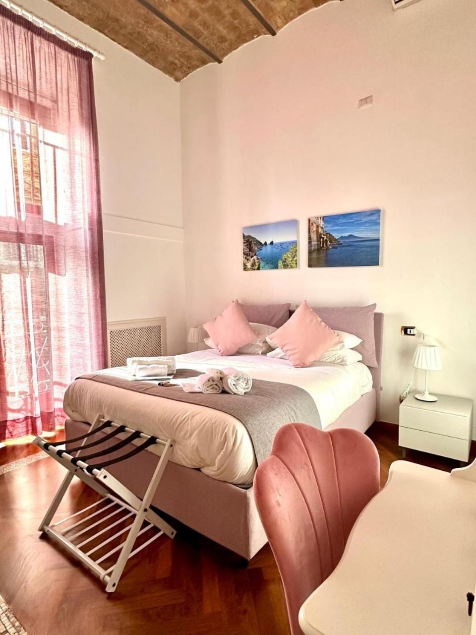 Pink Star Napoli Luxury Apartment Bagian luar foto